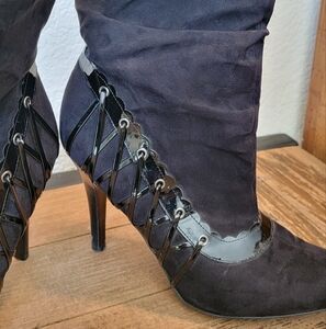 Black Lace-Up Women's Boots